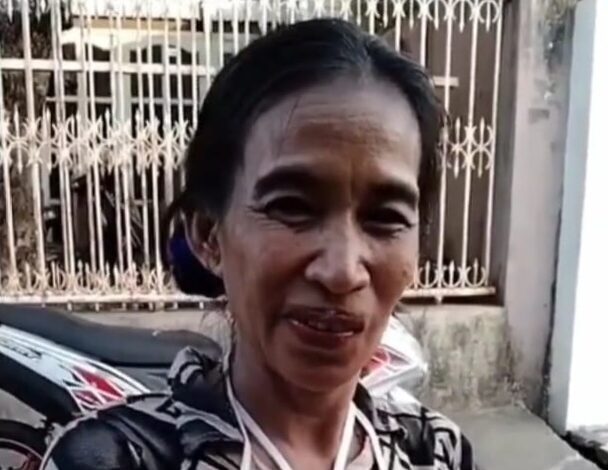 Viral! Wanita Asal Makassar Ini Mirip dengan Presiden Jokowi