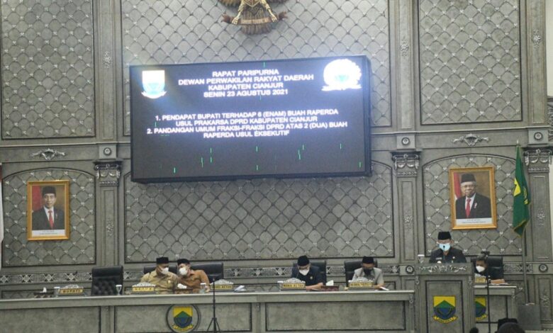 Pandangan Umum Raperda dalam Rapat Paripurna di DPRD Cianjur