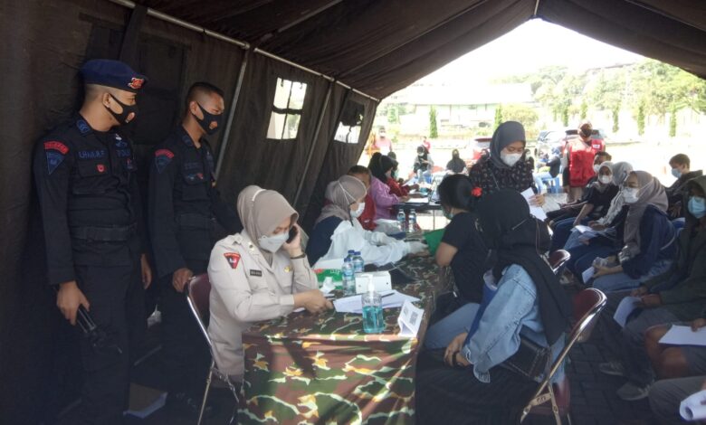 Lagi, Brimob Cipanas Gelar Vaksinasi bagi Warga Cipanas-Pacet