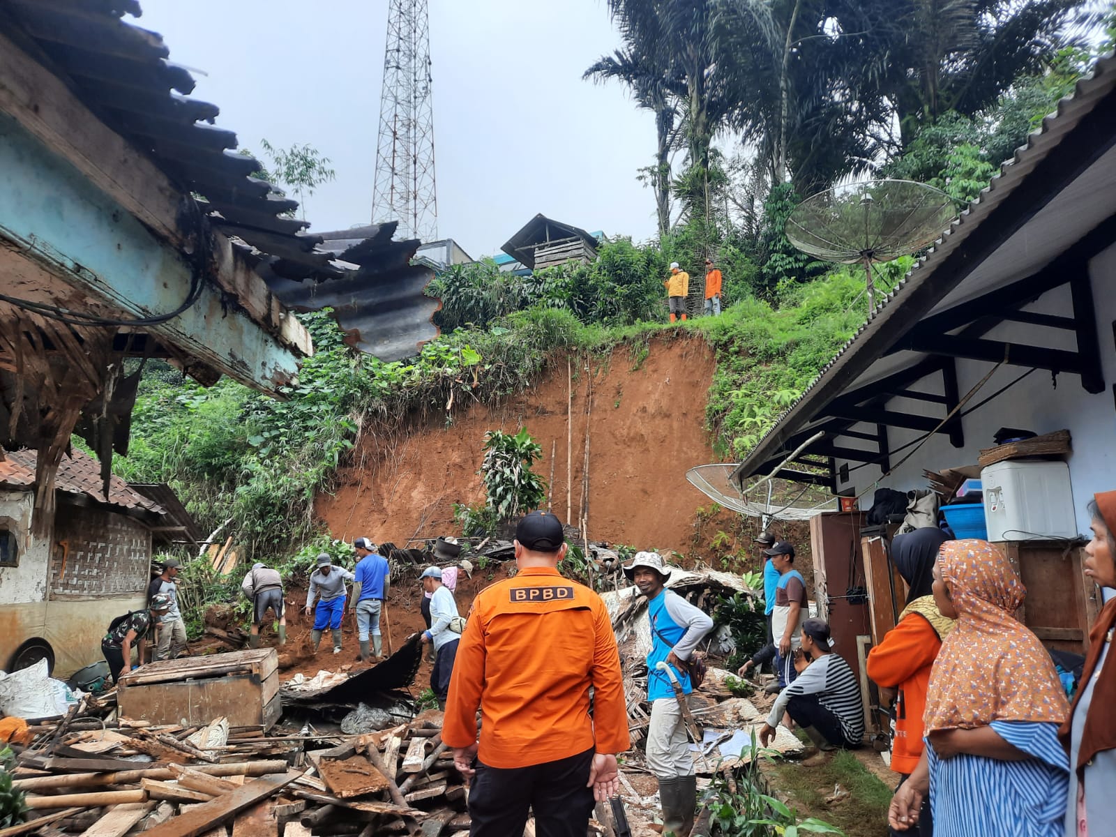 Banjir-Longsor Terjang Kecamatan Sukanagara dan Takokak Dalam Semalam