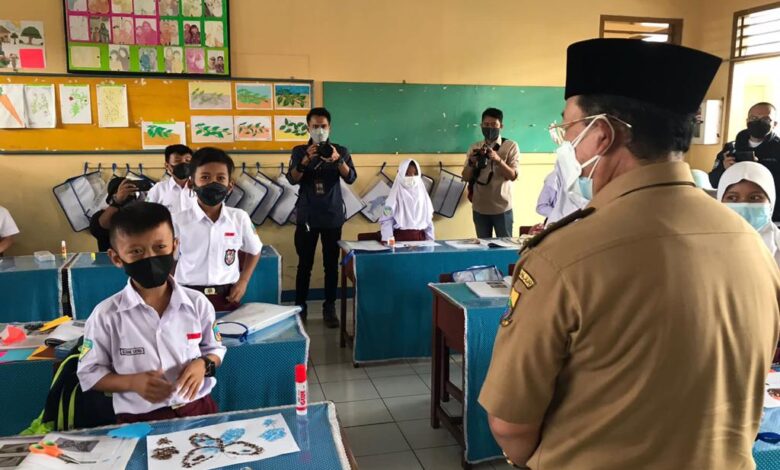 Sidak ke Sekolah, Bupati Cianjur Kaget Ada Siswa Lupa Cara Membaca