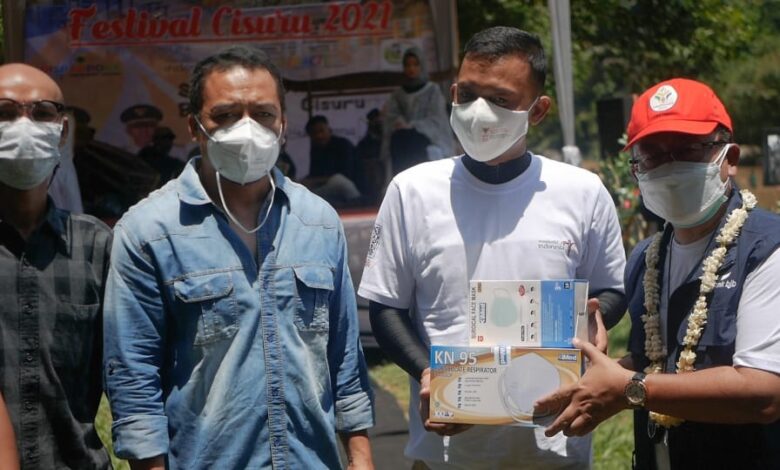 Lewat Tim CSR, PT Tiga Ikhwan Medical Bagikan Puluhan Ribu Masker untuk Warga Cianjur