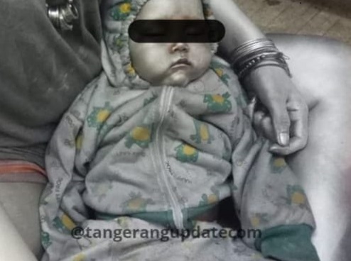 Tega! Seorang Bayi Dijadikan Manusia Silver di Tangsel, Warganet: Emosi Banget Liatnya