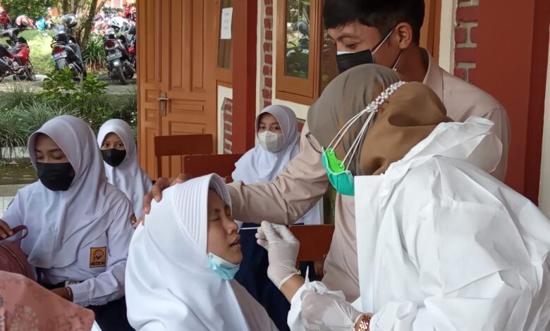 Percepat Herd Immunity, Puskesmas Sukanagalih Pacet Gencar Vaksinasi bagi Masyarakat