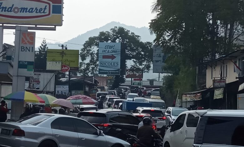 Macet Parah! Polres Cianjur dan Bogor Berlakukan One Way, Seperti Ini Penampakannya