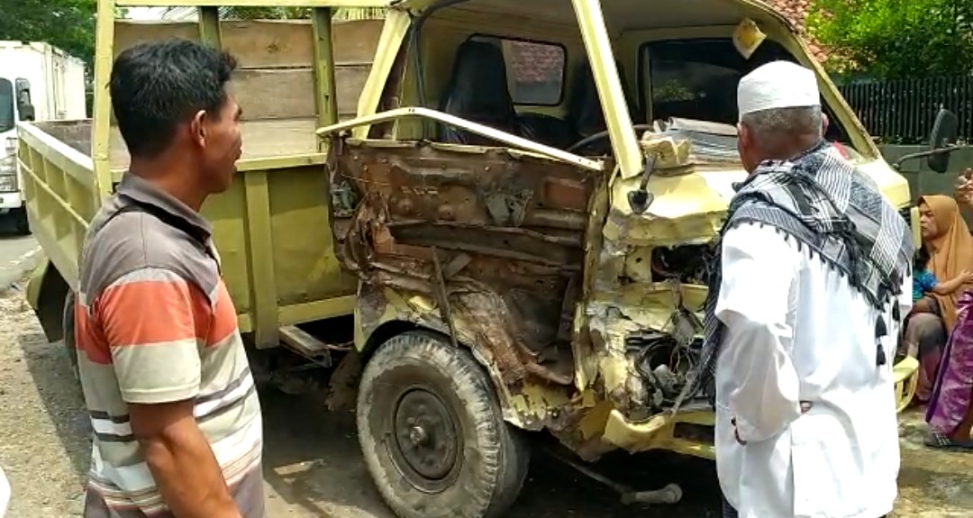 Gagal Menyalip, Avanza Tabrak Truk di Ciranjang, Sopir Terjepit Lebih dari 1 Jam