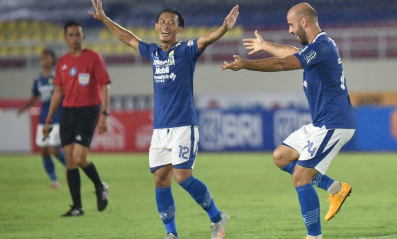 Sempat Ketinggalan di Babak Pertama, Persib Akhirnya Gulung PSS 4-2