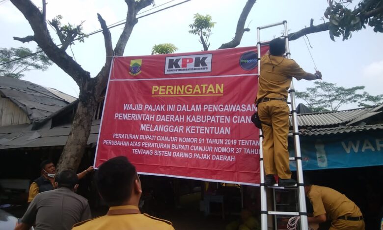 Tidak Taat Pajak, Sebuah Restoran di Sukaluyu Cianjur Disegel Petugas