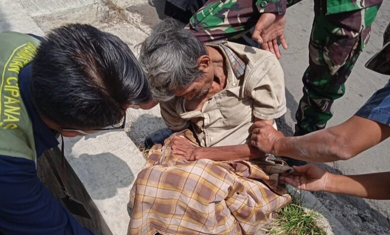 Heboh! Kakek Paruh Baya Ditemukan Tergeletak Lemas di Gorong-gorong Cipanas