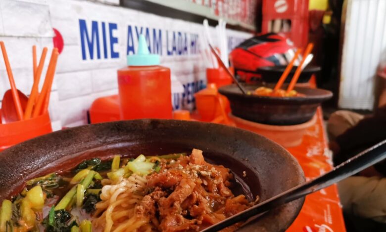 Nikmatnya Sajian Mie Ayam Coet Chef Wawan dengan Kuah Mendidih yang Istimewa