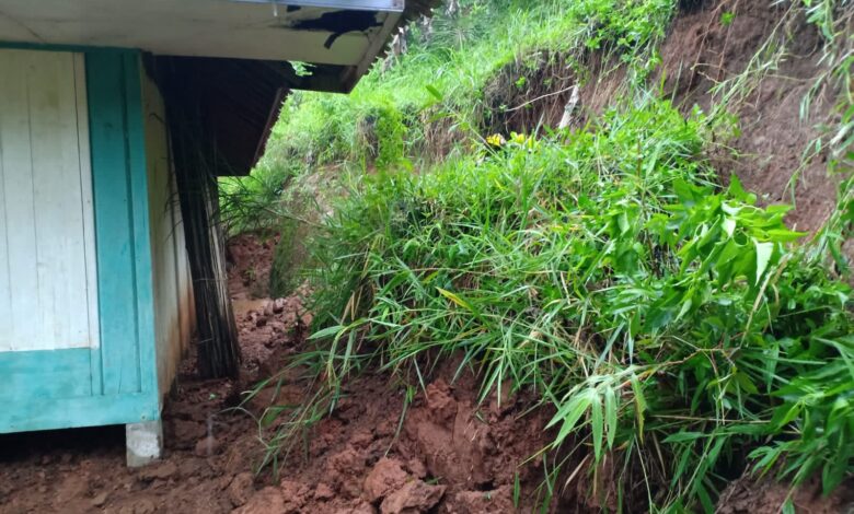 Pergerakan Tanah Terjadi di Campakamulya, 100 Rumah Rusak dan Jembatan Terputus