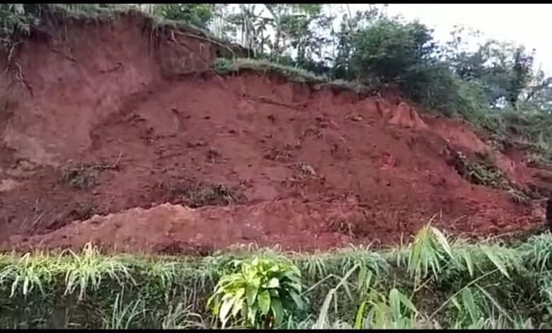 Tutup Jalan Penghubung Dua Kampung, Tebing Setinggi 50 Meter Longsor di Takokak