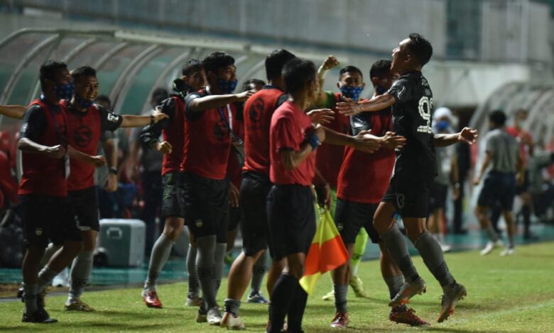 Hujan Gol di Babak Pertama, Persib Tekuk Persela dengan Gol Cepat!