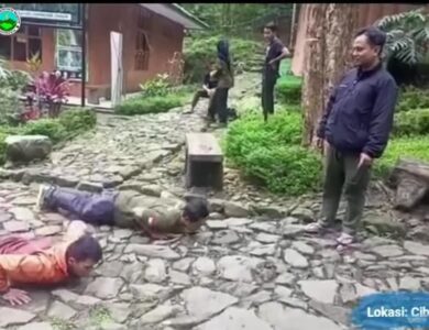 Kepergok Mendaki Secara Ilegal, Dua Pemuda Ini Langsung Diberi Sanksi Petugas TNGGP