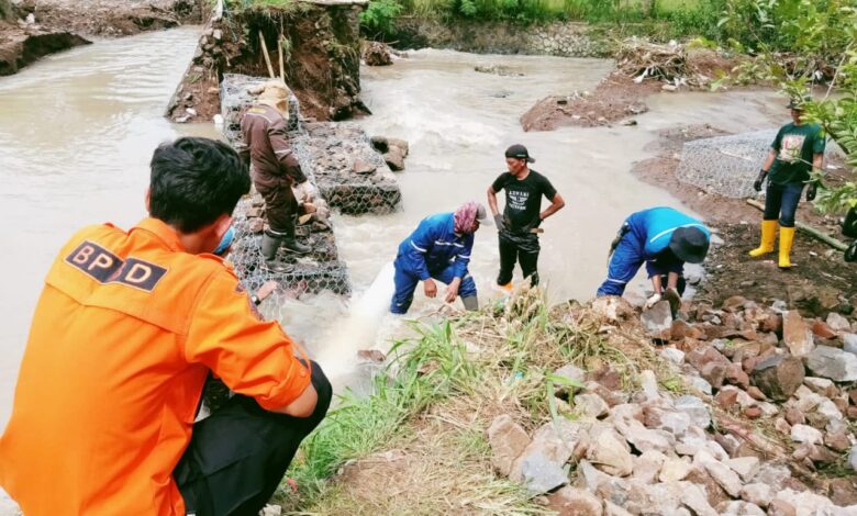 Banjir Rendam Tiga Desa di Cianjur, Irigasi Jebol Langsung Dipasangi Bronjong