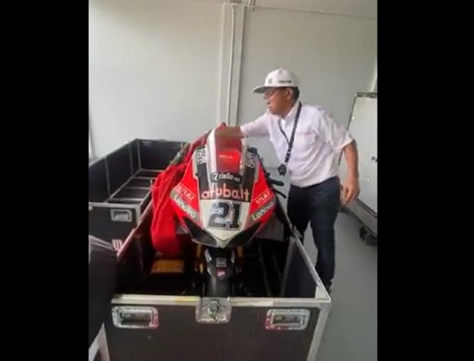 Viral! Logistik Tim Ducati untuk Ajang WSBK Indonesia Dibuka Tanpa Izin