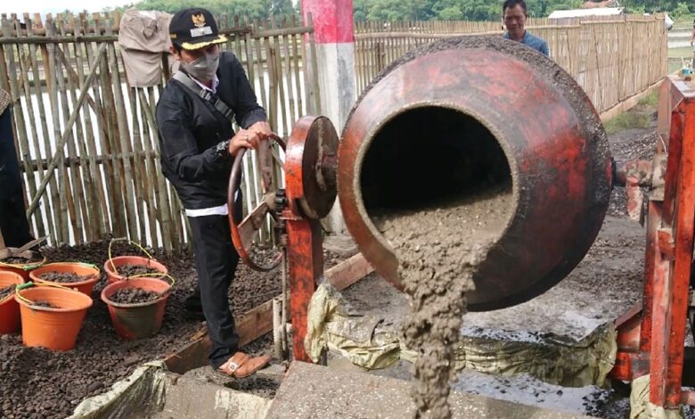 Tertunda karena Pandemi, Jalan Penghubung Dua Kampung di Ciranjang Akhirnya Dicor