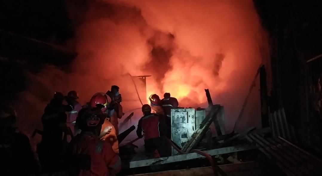 Kebakaran Hanguskan Bengkel Motor di Karangtengah