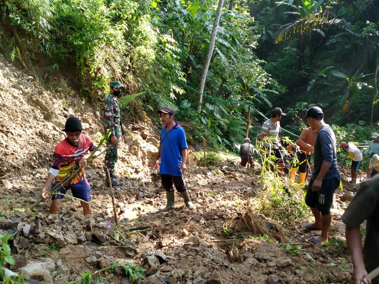 Waspada! Ada 20 Titik Rawan Longsor di Jalur Cianjur Selatan