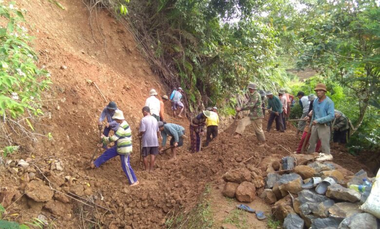 Longsor Terjang Takokak, Tiga Warga Tertimpa dan Alami Luka-luka