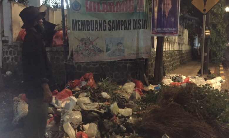 Duh! Sejumlah Trotoar di Cianjur jadi Tempat Pembuangan Sampah