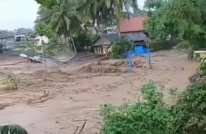 Air Sungai Ciloa Meluap, Tiga Desa di Garut Diterjang Banjir Bandang