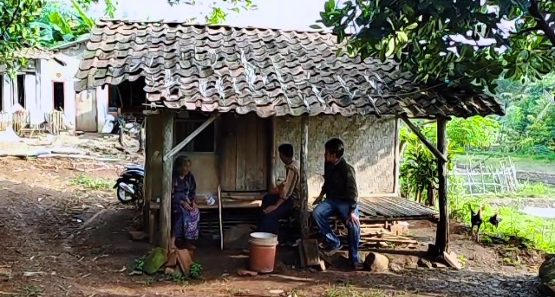 Cerita Nenek 90 Tahun Asal Ciranjang, Hidup Sebatang Kara Tinggal di Rumah Reyot