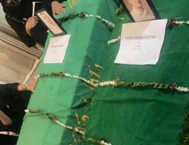 Vanessa Angel dan Bibi Ardiansyah Dimakamkan Dalam Satu Liang Lahad