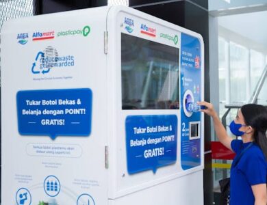 Ajak Konsumen Kelola Sampah, Danone-AQUA dan Alfamart luncurkan Reverse Vending Machine