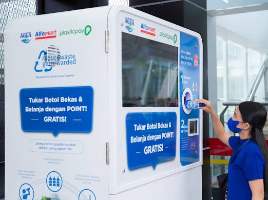 Ajak Konsumen Kelola Sampah, Danone-AQUA dan Alfamart luncurkan Reverse Vending Machine