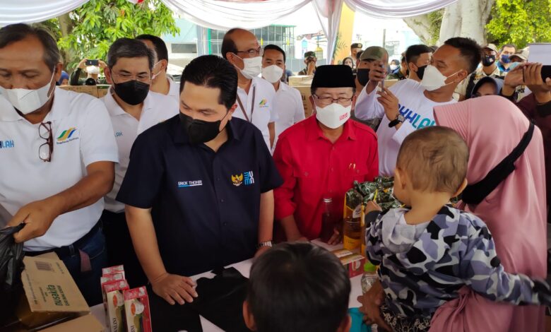 Erick Thohir Tinjau Langsung Operasi Pasar Minyak Goreng di Cianjur