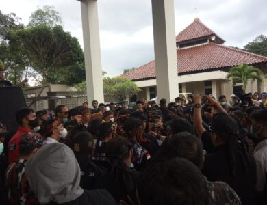 Ratusan Masyarakat Cianjur Tuntut Arteria Dahlan Dipecat dari PDIP