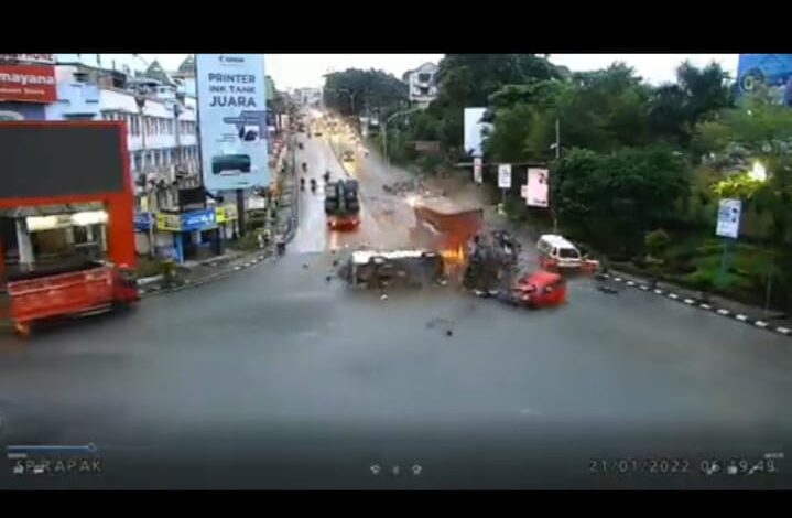 Kecelakaan Beruntun di Balikpapan, Lima Orang Tewas