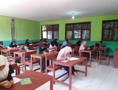 Hentikan PTM, Pemkab Cianjur Dianggap terburu-buru