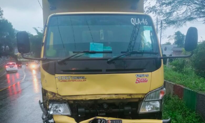 Grandmax dan Truk Tabrakan di Puncak Cipanas, Tiga Orang Luka-luka