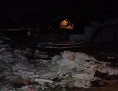 Rem Blong, Truk Bermuatan Keramik Hantam Pagar Vila di Ciloto Cipanas