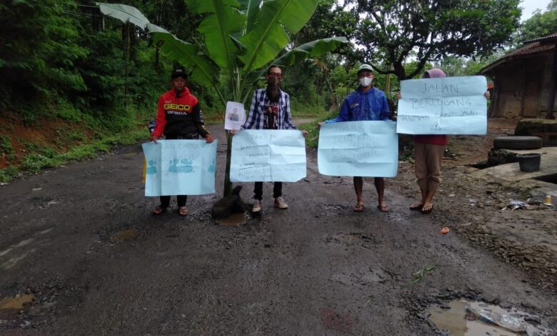 Akses Jalan Cianjur Selatan Rusak Parah, Warga Tuntut Perbaikan