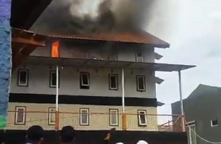 Gedung pesantren terbakar di Cipanas