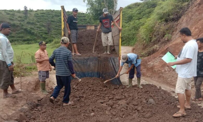 Perbaiki Jalan Rusak, Ratusan Sopir di Takokak Kompak Iuran