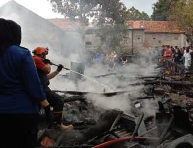 Korsleting Listrik, Satu Rumah di Karangtengah Ludes Terbakar