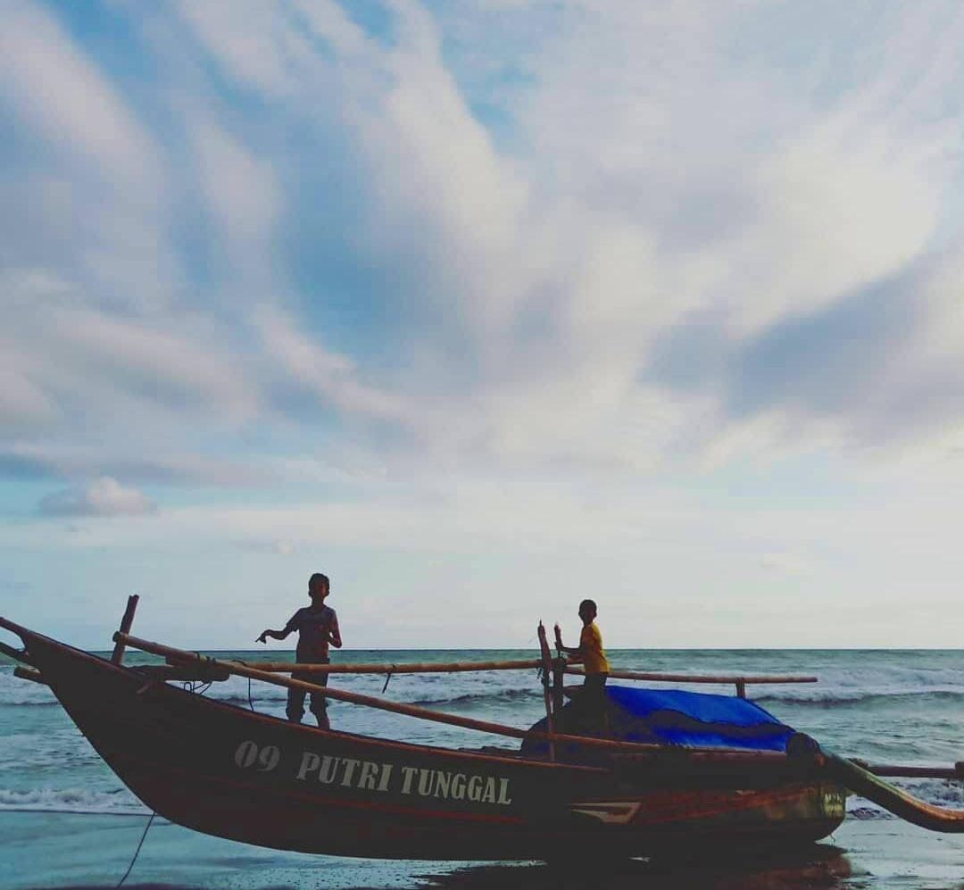 Gelombang Tinggi, Nelayan Pantai Selatan Cianjur Masih Takut Melaut