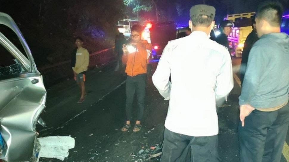 Kecelakaan di Jalan Raya Cugenang-Cipanas, Dua Mobil Rusak Berat