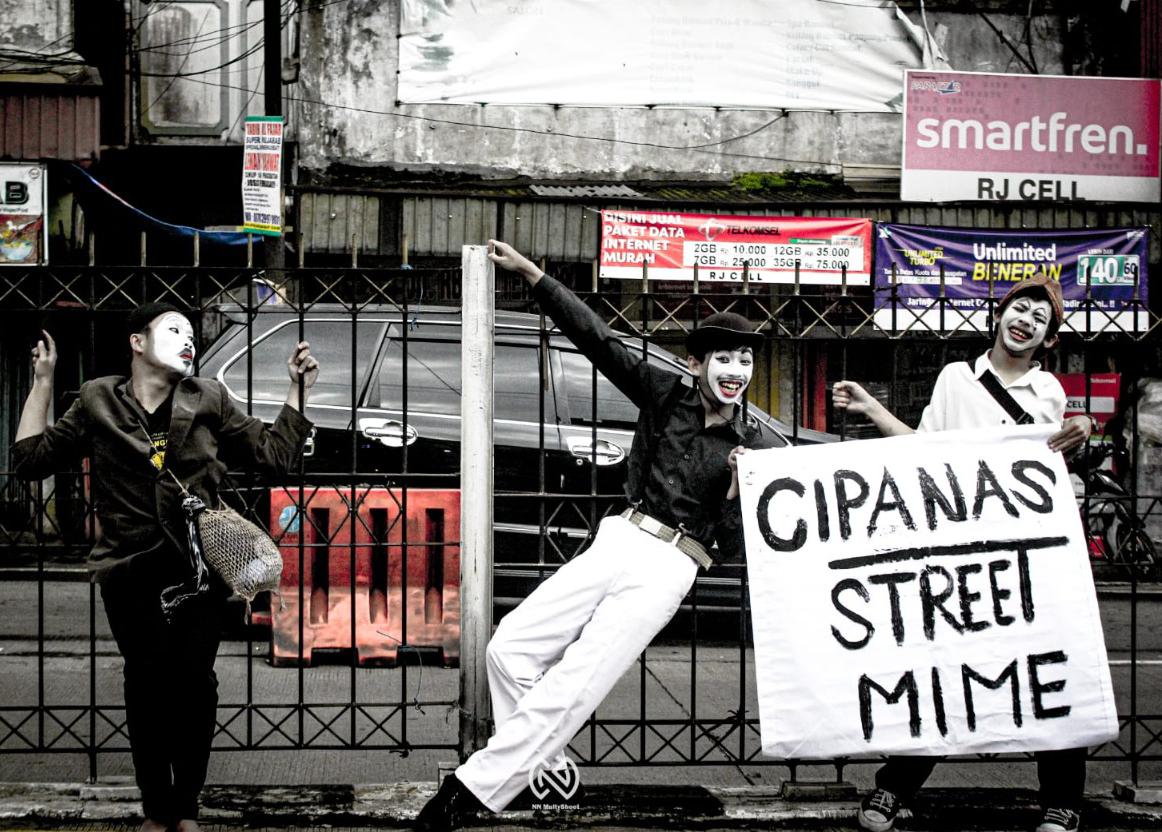 Unik!! Cipanas Street Mime Gelar Pentas Jalanan World Mime Day