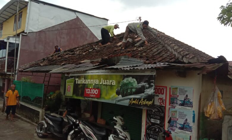 Angin Puting Beliung di Sukaresmi Rusak Sejumlah Rumah Warga