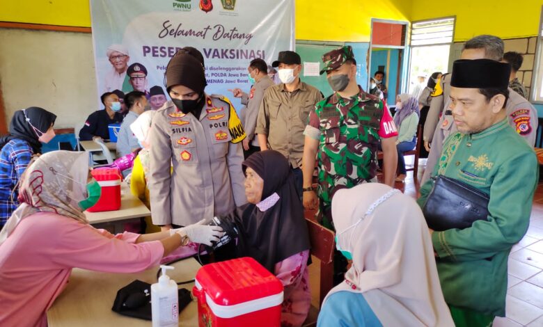 Polres Cianjur Bersama PCNU Gelar 1 Juta Vaksin Booster di Ciranjang