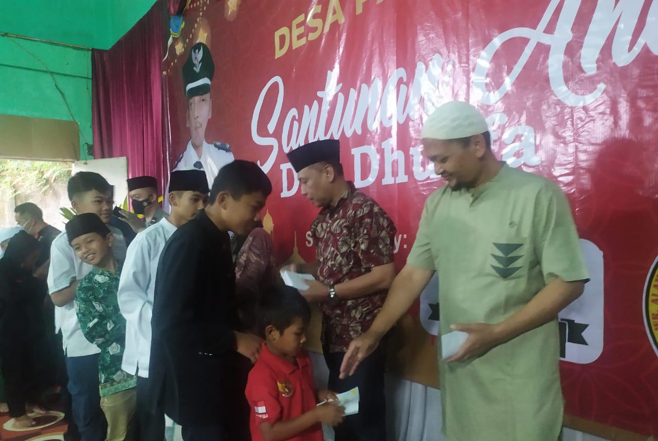 Pemdes Palasari Bersama Pengusaha Santuni 100 Anak Yatim dan Jompo