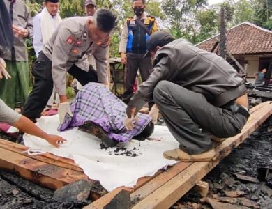 Kebakaran di Kadupandak Cianjur Tewaskan Seorang Wanita