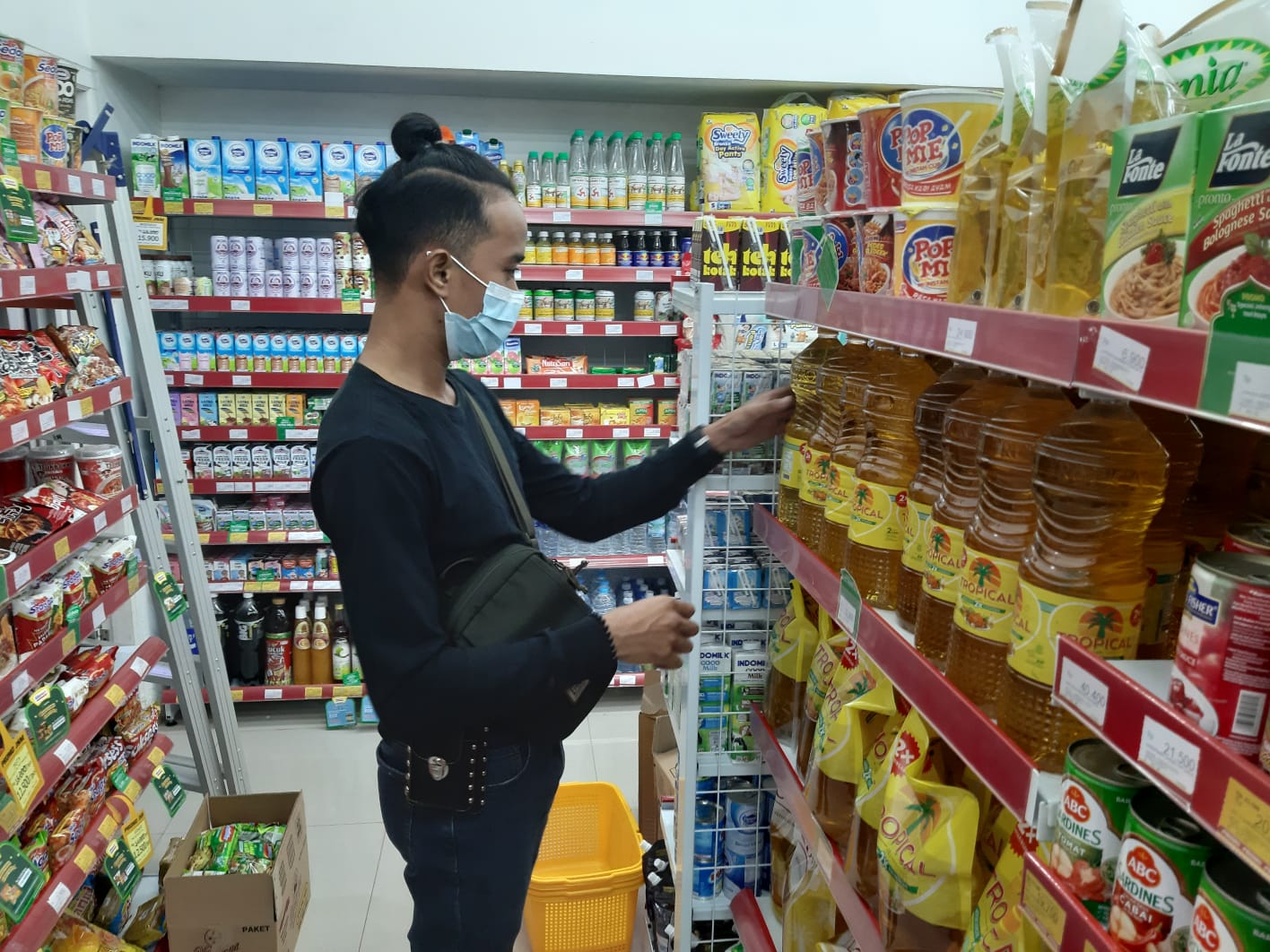 Polsek Mande Lakukan Pemantauan Stok Minyak Goreng di Ritel Modern