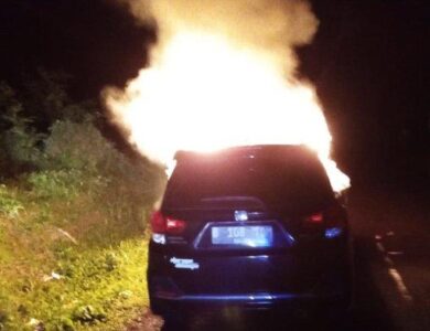 honda mobilio terbakar di cibinong