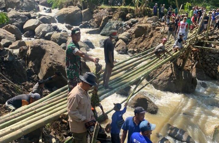 jembatan penghubung hancur